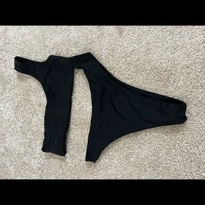 Pretty Little Thing One piece bathing suit